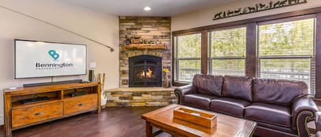 Living Room w/Gas Fireplace