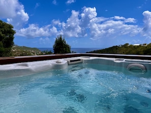 Jacuzzi with sea view