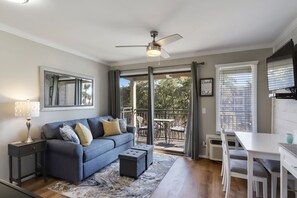 Great space for relaxing & planning your island day!