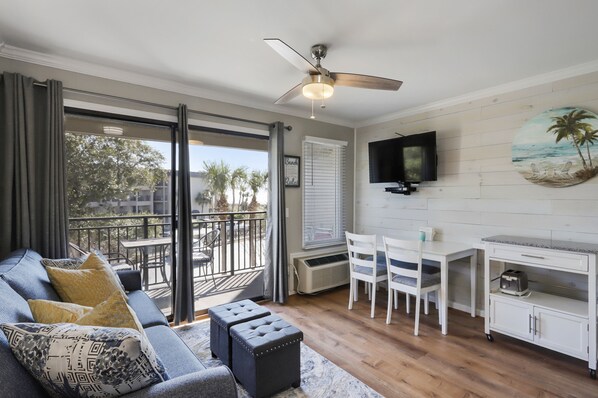 Views of the ocean & lush landscaping from the windows!