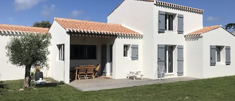 Maison avec jardin orientée sud dans un environnement calme et proche mer