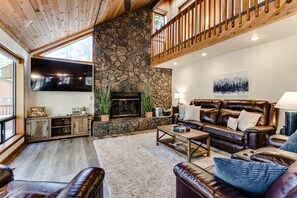Vaulted Living Room (New Furniture & Flooring 2020)
