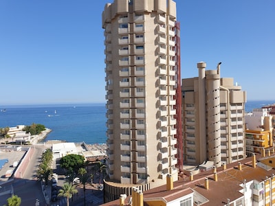 Apartamento 1ª línea de playa, piscina, WiFi gratis, AC, calefacción. 