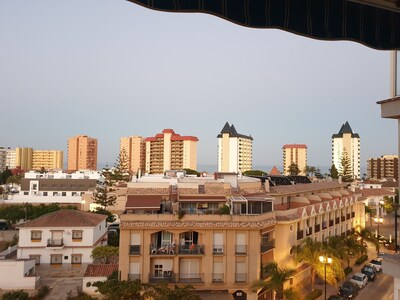 Apartamento en Fuengirola con wifi gratis, AC, vistas al mar. 