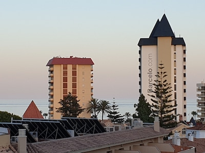 Apartamento en Fuengirola con wifi gratis, AC, vistas al mar. 