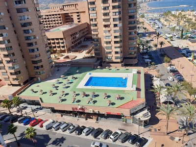 Apartamento en Fuengirola con wifi gratis, AC, vistas al mar. 