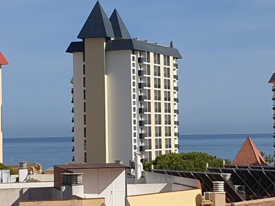 Apartamento en Fuengirola con wifi gratis, AC, vistas al mar. 