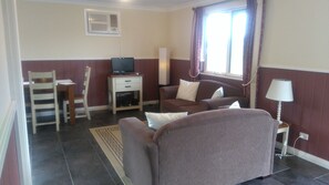Lounge/dining