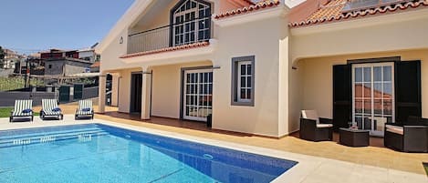 Exquisite two-story traditional house in Canhas, Ponta do Sol, featuring a pool, games area, and panoramic ocean views. #pool #pontadosol #oceanviews #balcony
