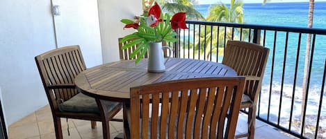 Enjoy the ocean and Kona's famous sunsets from this waterfront lanai