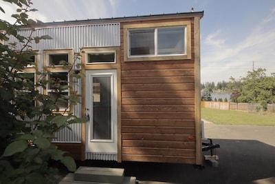 Tiny House Kent - Private Patio & Water Views