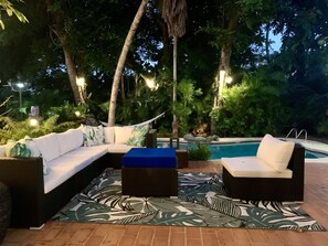Relax in your own private oasis. Pool surrounded by nature, Romantic at night. 