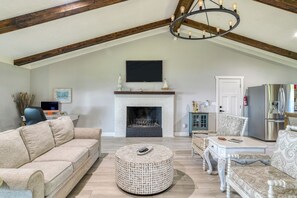 Livingroom can host the entire family