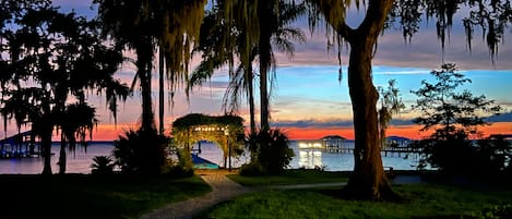Enjoy the colorful Florida Sunsets in the backyard 