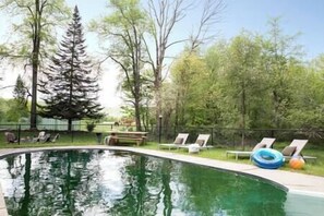 pool with shallow end for kids 