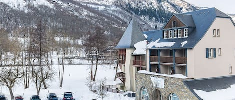 Sky, Car, Snow, Mountain, Property, Vehicle, Window, Building, Motor Vehicle