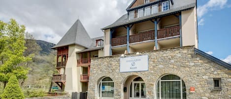 Propriété, Maison, Bâtiment, Immobilier, Domicile, Architecture, Ville, Zone Résidentielle, Biens, Façade