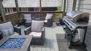 Deck seating with gas BBQ and fire table