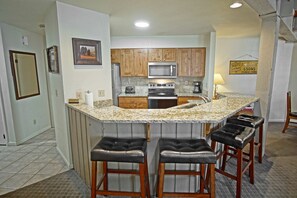 Full Kitchen with bar seating