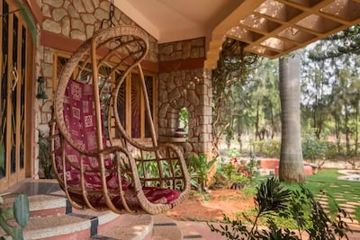 Granite-art 4BHK, 3Bath Villa in Jade Garden Resort next to Bangalore airport