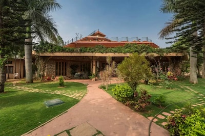 Granite-art Villa in nature 3 km from Bangalore International Airport