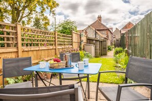 Sherbet Cottage, South Creake: A sunny, private garden to enjoy