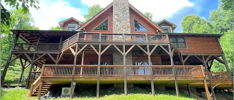 Beautiful large mountain view cabin with two wrap around decks
