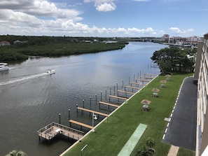 Boat docks that can be used during stay— no trailer storage, boat ramp nearby