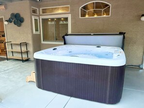 Indoor spa tub