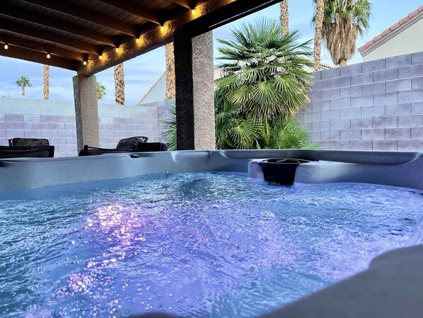 Outdoor spa tub