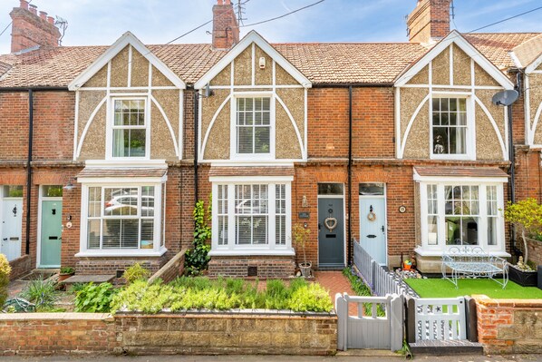 Tide Cottage, Overstrand: A beautiful romantic character property