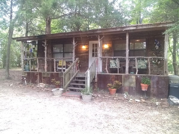 Granny's cabin...with an awesome porch for relaxing!