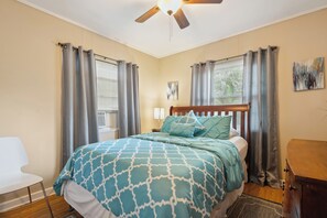 Bedroom 2: The bedroom is cozy and bright, with a full-sized bed, soft linens, and modern accents, providing a peaceful retreat.