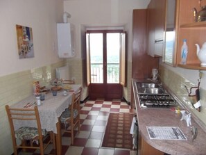 Kitchen of BB2 with balcony and the view of Morrone and Valle Peligna