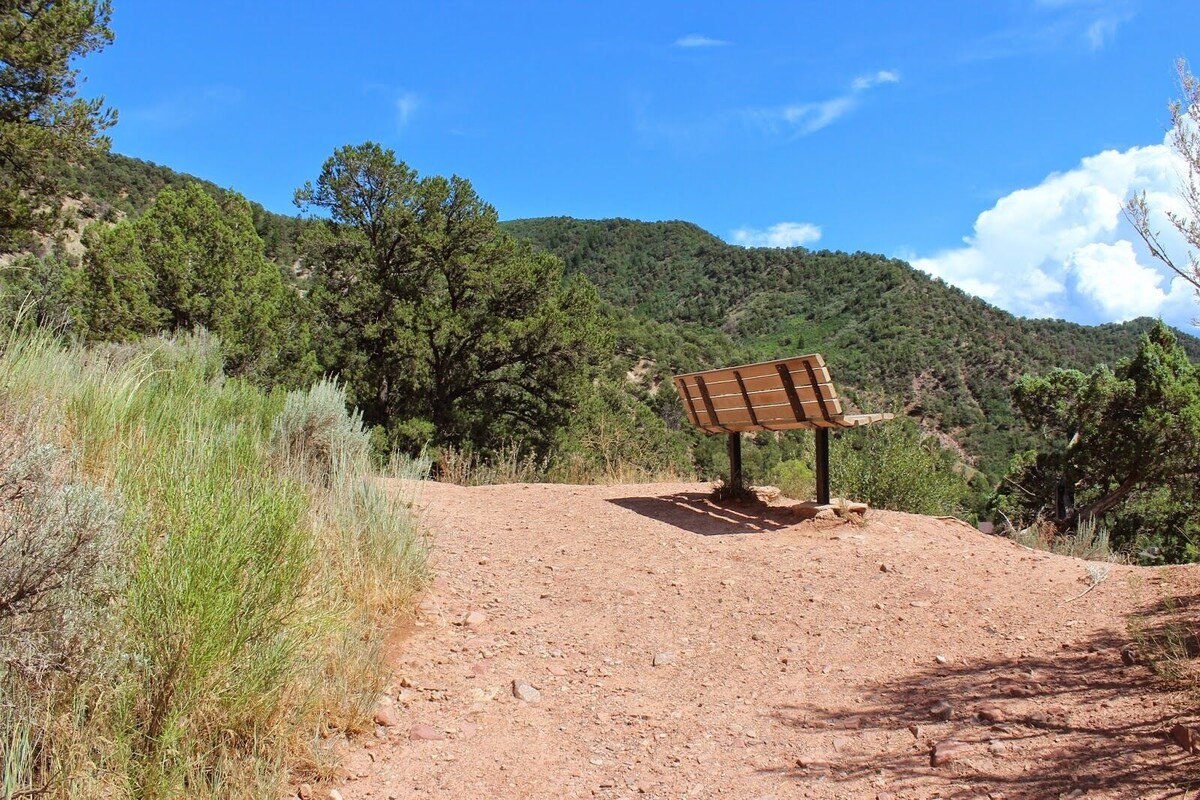 Hillside Home w/ Views, Lounge Decks, Bbq, 5Min to Downtown & Hot Springs Pools!