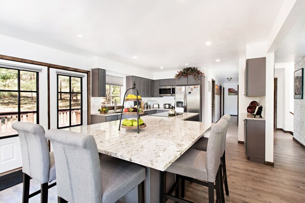 Breakfast bar seating area