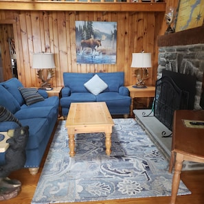 Living Room w/50" ROKU TV. Couch& loveseat(2023) &new rug(2023). Moose lamps.