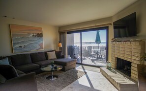 Living Room w/ Slider to Deck - 133 Pismo Shores Oceanfront Vaca