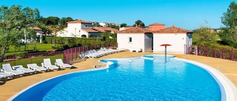 Swimming Pool, Property, Resort, Real Estate, Town, Resort Town, Water, Azure, Vacation, Leisure