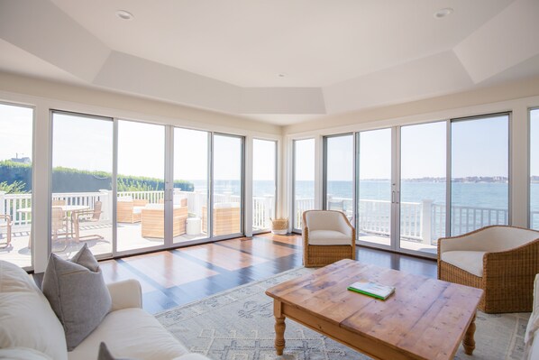 living room 
with 360 views of First Beach, Cliff Walk