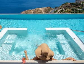 Hydromassage at the pool!