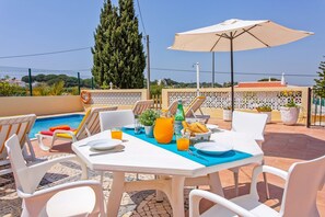 Alfresco dining
