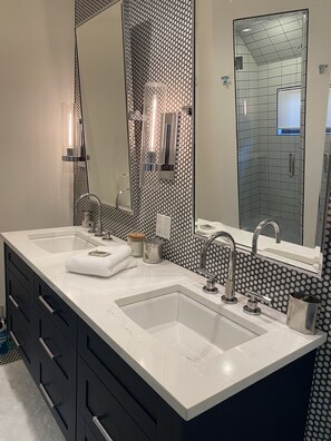 Master#1 Bath Ensuite with Soaking Tub