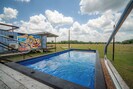 FlopHouze_Pool