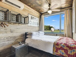 Houze4-Bedroom2B2