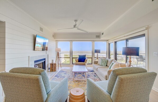 Pristine Living Area w/ Views Galore!