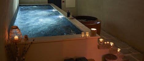 Espace Spa: piscine chauffée  à 28°, bain nordique à 38°et sauna infrarouge 
