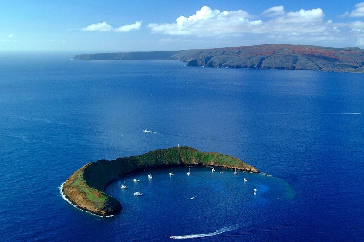 One Bedroom top floor Napili Shores H266 – Enjoy the view of Napili Bay