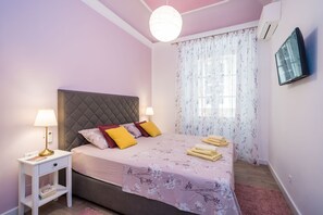 Bedroom with king size bed