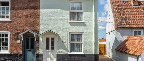 Seaside Cottage, Wells-next-the-Sea: Front elevation